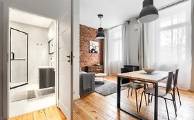 Margi Igram - Martini - Absynth Apartments Large & Comfy